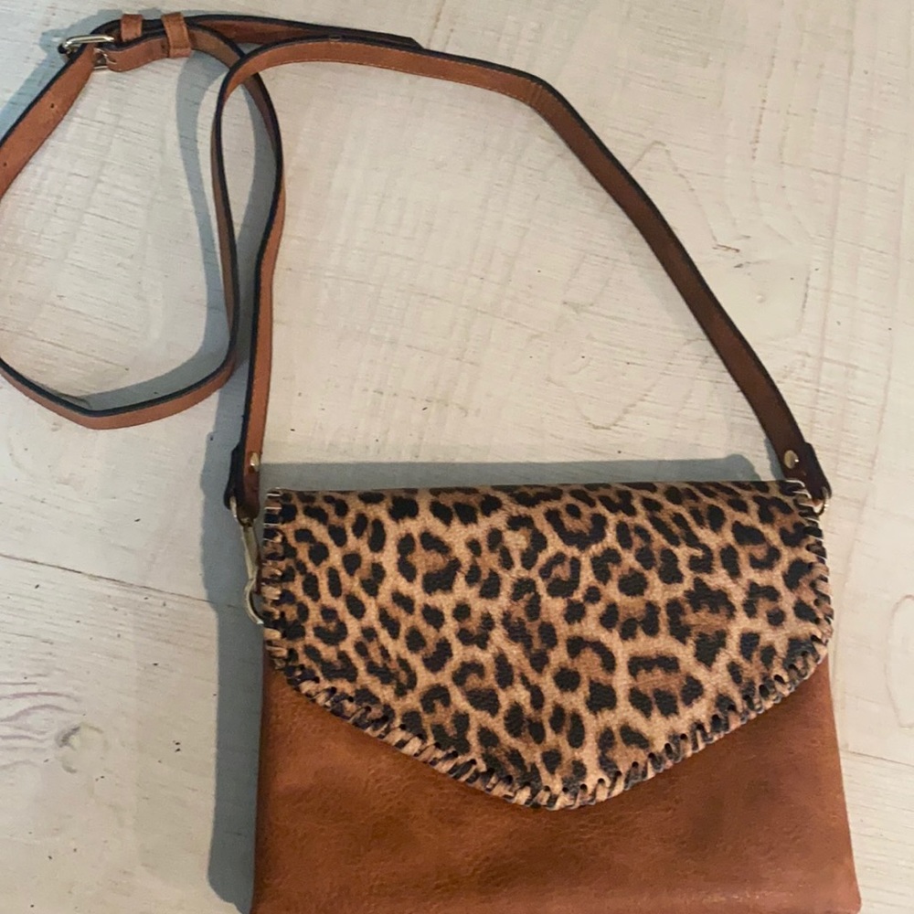 New never used leopard purse